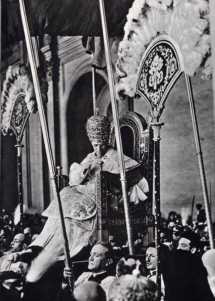 http://upload.wikimedia.org/wikipedia/de/e/e8/Sedia-piusxii.jpg: 138